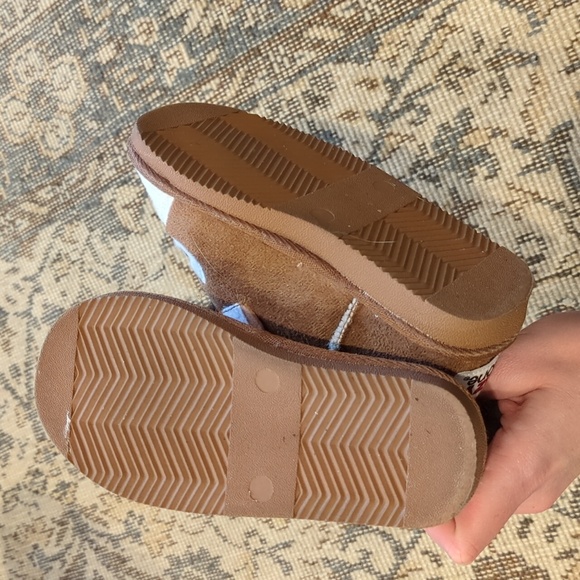 Lazy one kid boot slippers - Picture 3 of 4